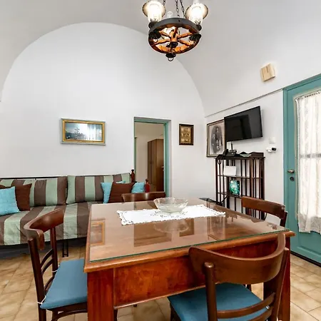 Authentic Santorinian Experience Semesterbostad