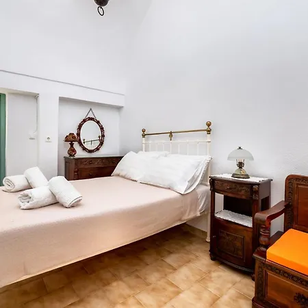 Authentic Santorinian Experience *