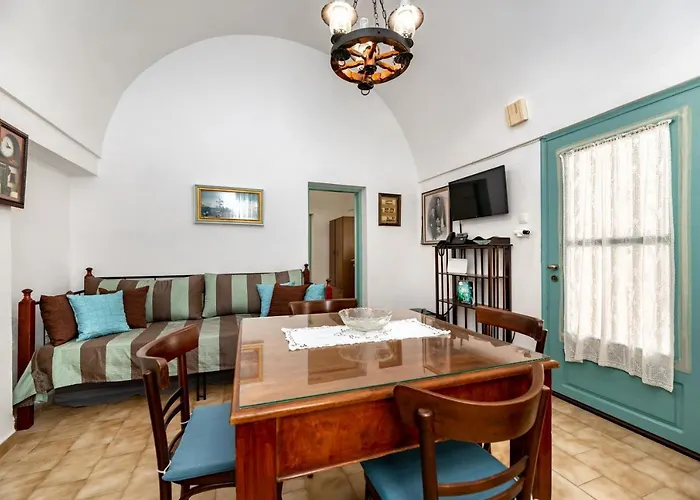 Authentic Santorinian Experience Feriehus